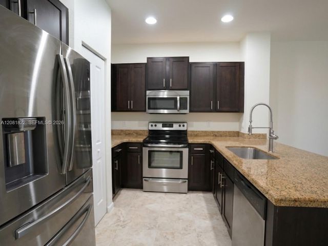 331 NE 47th Place 331, Deerfield Beach, FL 33064