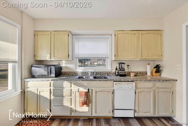 46295 Chatsworth Drive, Van Buren, MI 48111