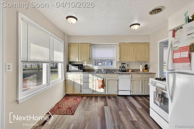 46295 Chatsworth Drive, Van Buren, MI 48111