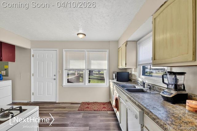 46295 Chatsworth Drive, Van Buren, MI 48111