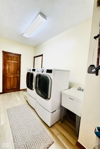 45 Meadowview Lane, Greenwood, IN 46142