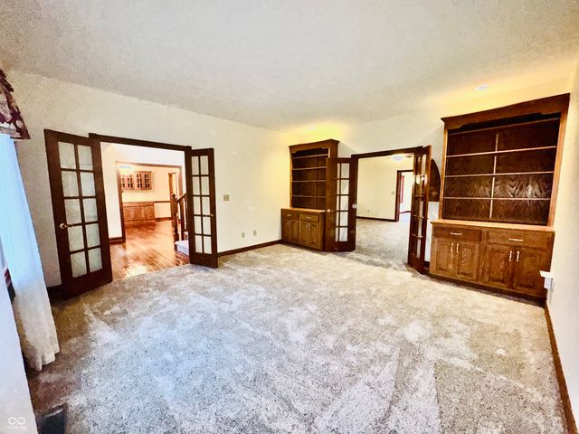 45 Meadowview Lane, Greenwood, IN 46142