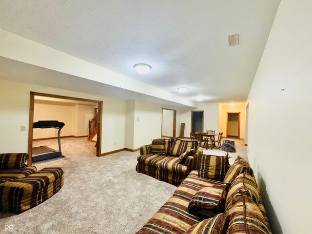 45 Meadowview Lane, Greenwood, IN 46142