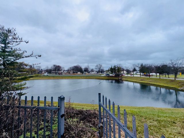 45 Meadowview Lane, Greenwood, IN 46142