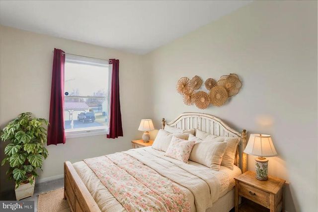 1349 CEDARWOOD DR, Hagerstown, MD 21742