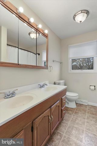 1349 CEDARWOOD DR, Hagerstown, MD 21742