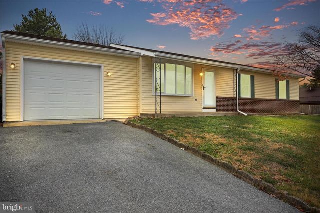 1349 CEDARWOOD DR, Hagerstown, MD 21742