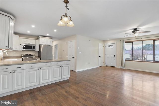 1349 CEDARWOOD DR, Hagerstown, MD 21742