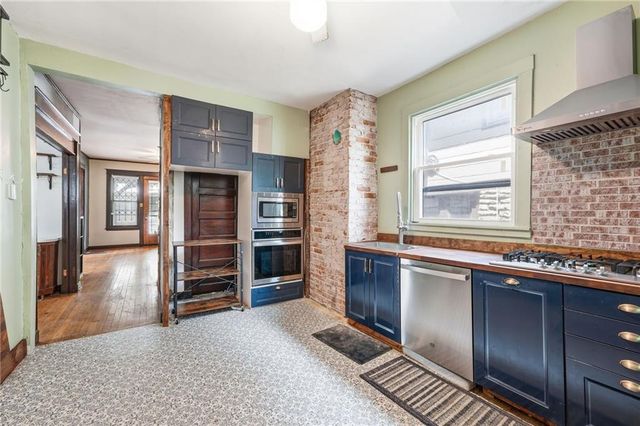 3215 Central Street, Kansas City, MO 64111