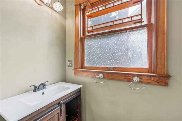 3215 Central Street, Kansas City, MO 64111