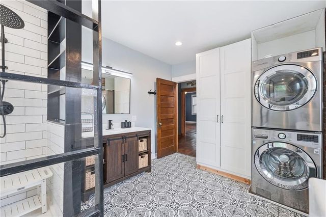 3215 Central Street, Kansas City, MO 64111