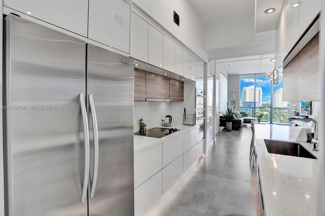 3029 NE 188th St 814, Aventura, FL 33180