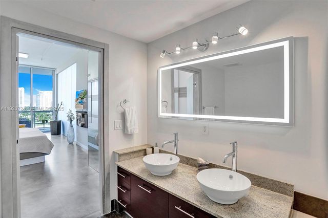 3029 NE 188th St 814, Aventura, FL 33180