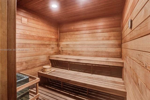 3029 NE 188th St 814, Aventura, FL 33180