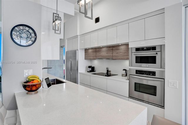 3029 NE 188th St 814, Aventura, FL 33180