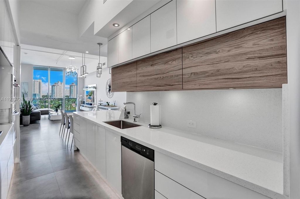 3029 NE 188th St 814, Aventura, FL 33180