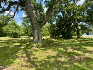 305 N Beach Boulevard, Waveland, MS 39576