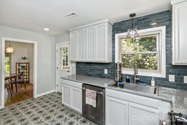17 Rhododendron Place, Asheville, NC 28805