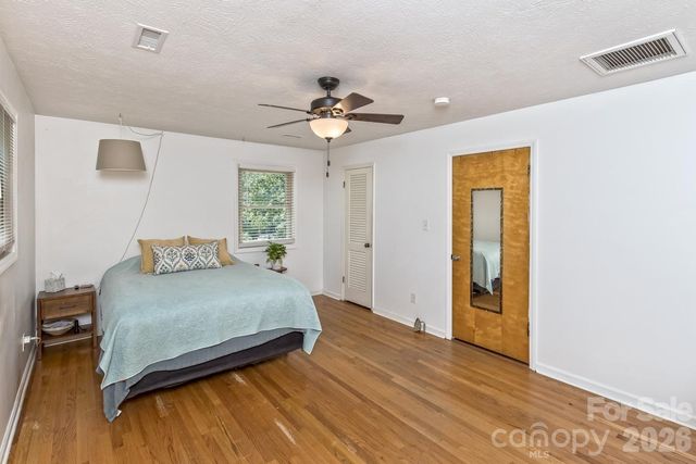 17 Rhododendron Place, Asheville, NC 28805