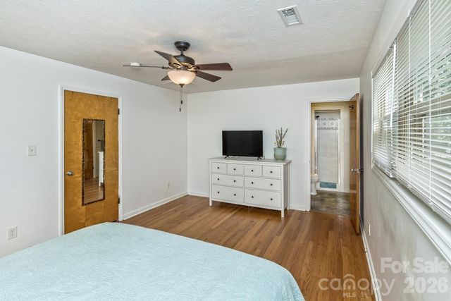 17 Rhododendron Place, Asheville, NC 28805