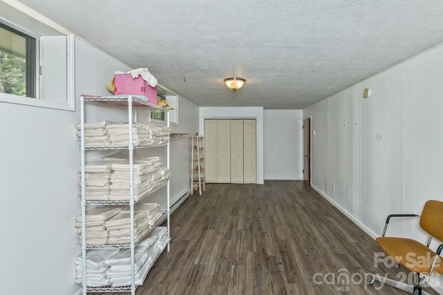 17 Rhododendron Place, Asheville, NC 28805