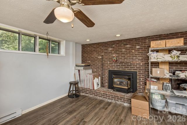 17 Rhododendron Place, Asheville, NC 28805