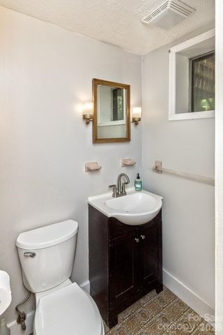 17 Rhododendron Place, Asheville, NC 28805
