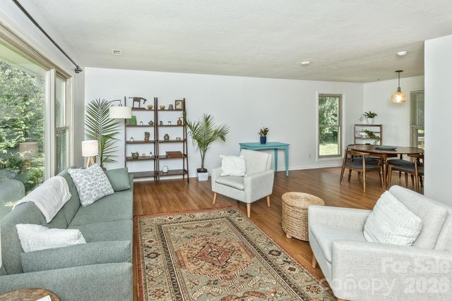 17 Rhododendron Place, Asheville, NC 28805