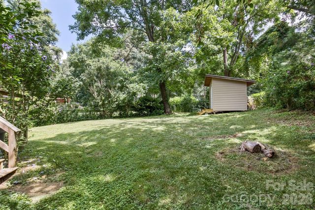 17 Rhododendron Place, Asheville, NC 28805