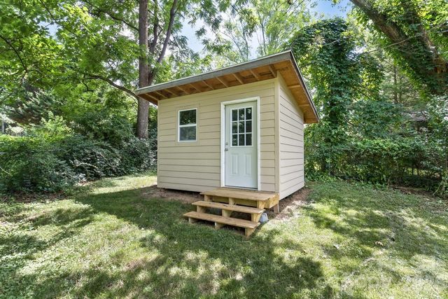 17 Rhododendron Place, Asheville, NC 28805