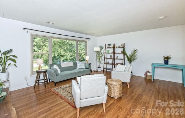 17 Rhododendron Place, Asheville, NC 28805