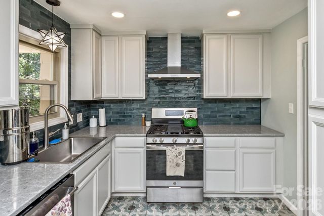 17 Rhododendron Place, Asheville, NC 28805