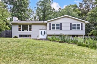 17 Rhododendron Place, Asheville, NC 28805