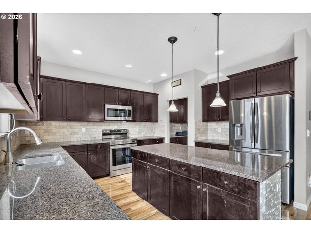 840 Ne CASCADIA RIDGE Dr, Estacada, OR 97023