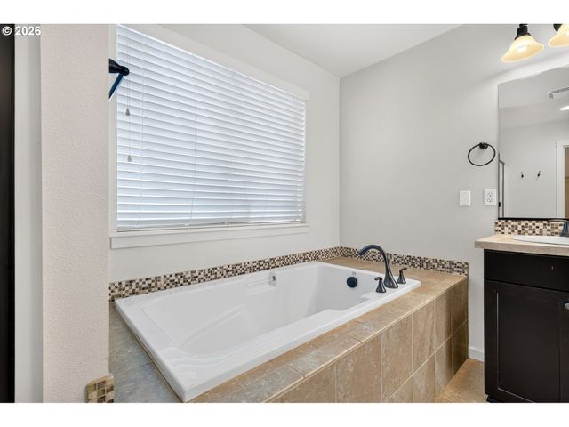 840 Ne CASCADIA RIDGE Dr, Estacada, OR 97023