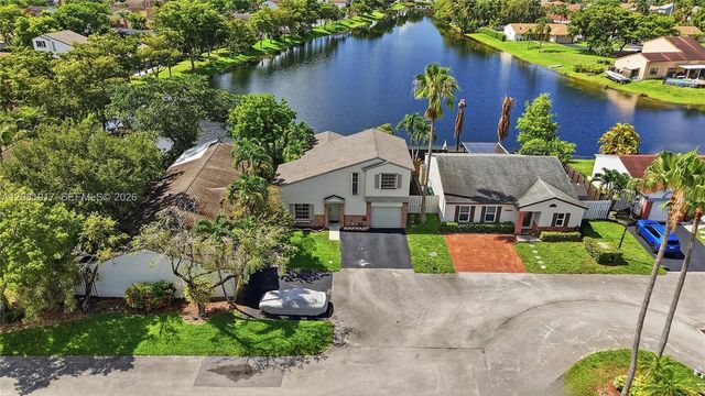 13760 Cumberland Place, Davie, FL 33325