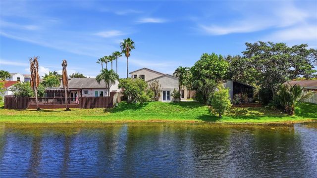 13760 Cumberland Place, Davie, FL 33325