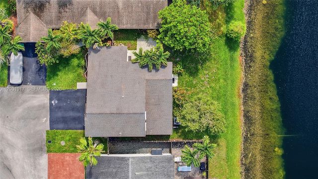 13760 Cumberland Place, Davie, FL 33325