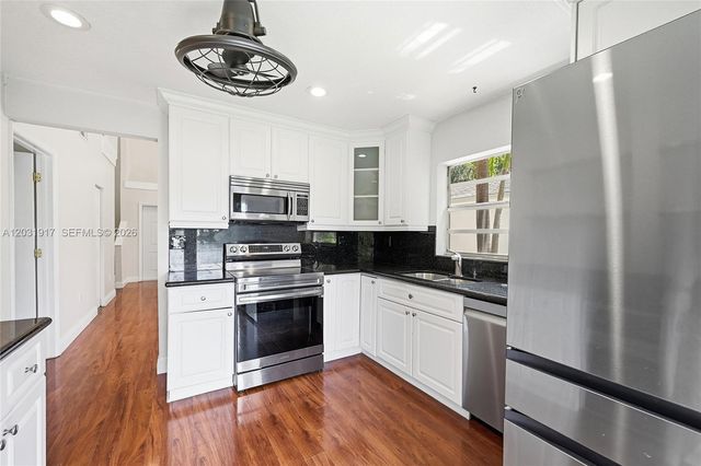 13760 Cumberland Place, Davie, FL 33325
