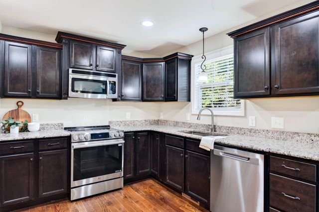 2473 Senseney Dr, Clarksville, TN 37042