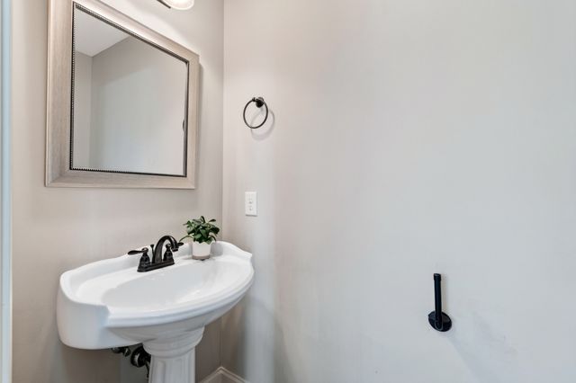 2473 Senseney Dr, Clarksville, TN 37042