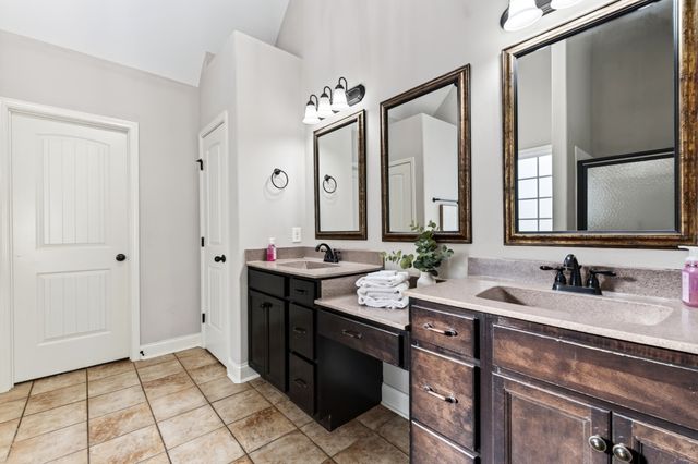 2473 Senseney Dr, Clarksville, TN 37042