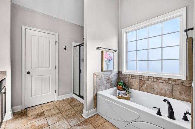 2473 Senseney Dr, Clarksville, TN 37042