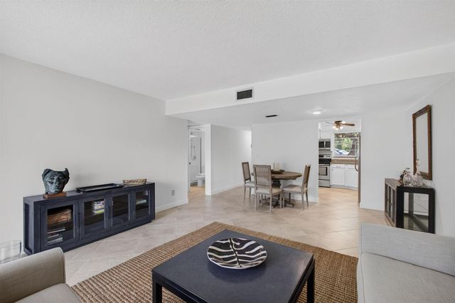 18081 SE COUNTRY CLUB Drive 9-83, Jupiter, FL 33469