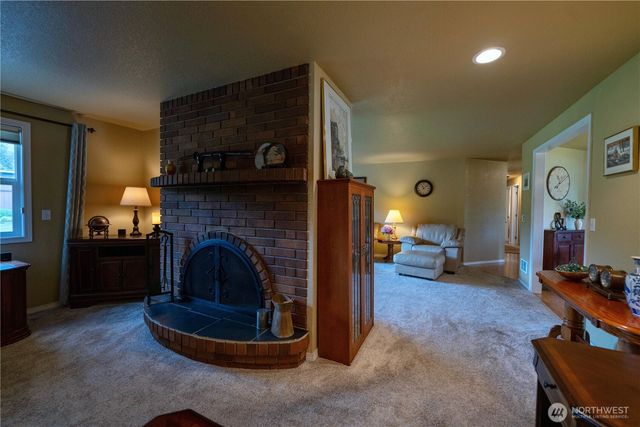 230 E Hawthorne Place, Port Angeles, WA 98362