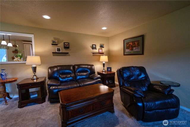 230 E Hawthorne Place, Port Angeles, WA 98362