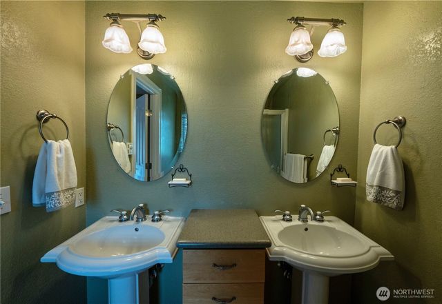 230 E Hawthorne Place, Port Angeles, WA 98362