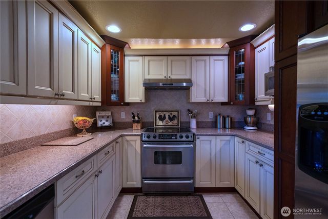 230 E Hawthorne Place, Port Angeles, WA 98362