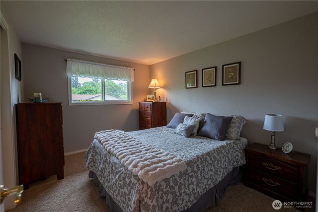 230 E Hawthorne Place, Port Angeles, WA 98362