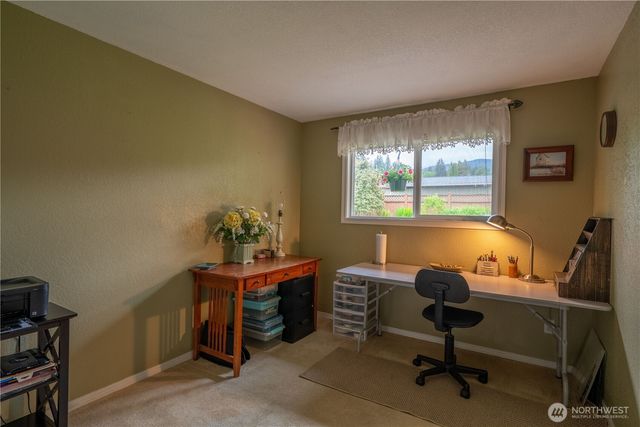 230 E Hawthorne Place, Port Angeles, WA 98362